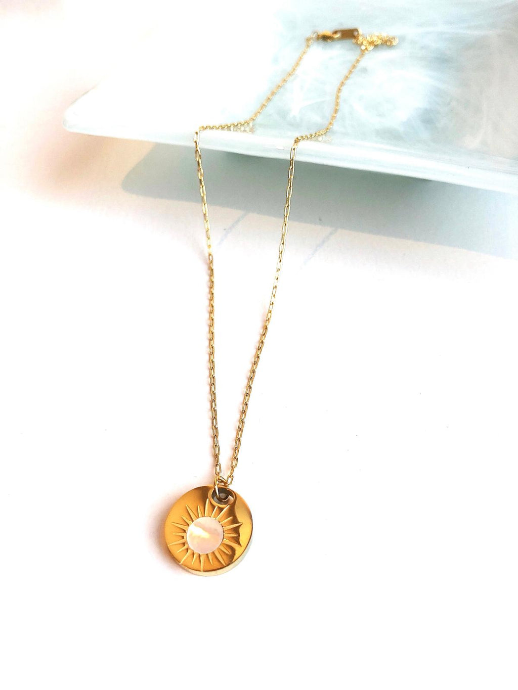 Colar pingente redondo madre-pérola - Dourado