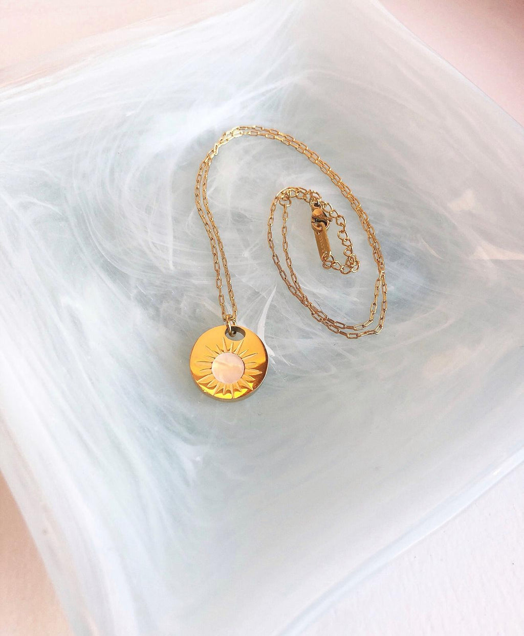 Colar pingente redondo madre-pérola - Dourado