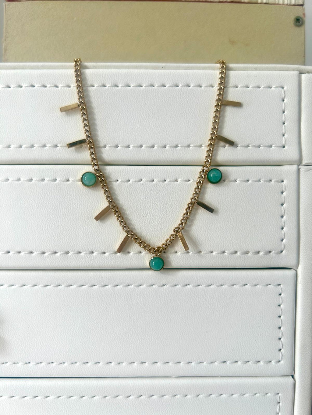 Colar pingentes pedras naturais - Dourado