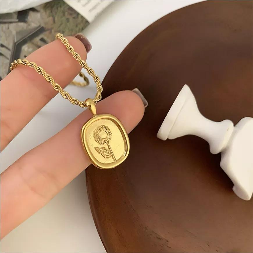 Colar Pingente medalha flor